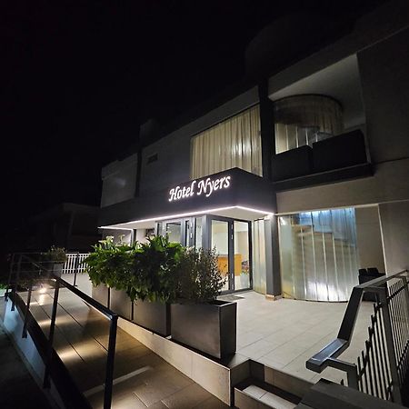 Albergo Nyers ペルージャ エクステリア 写真