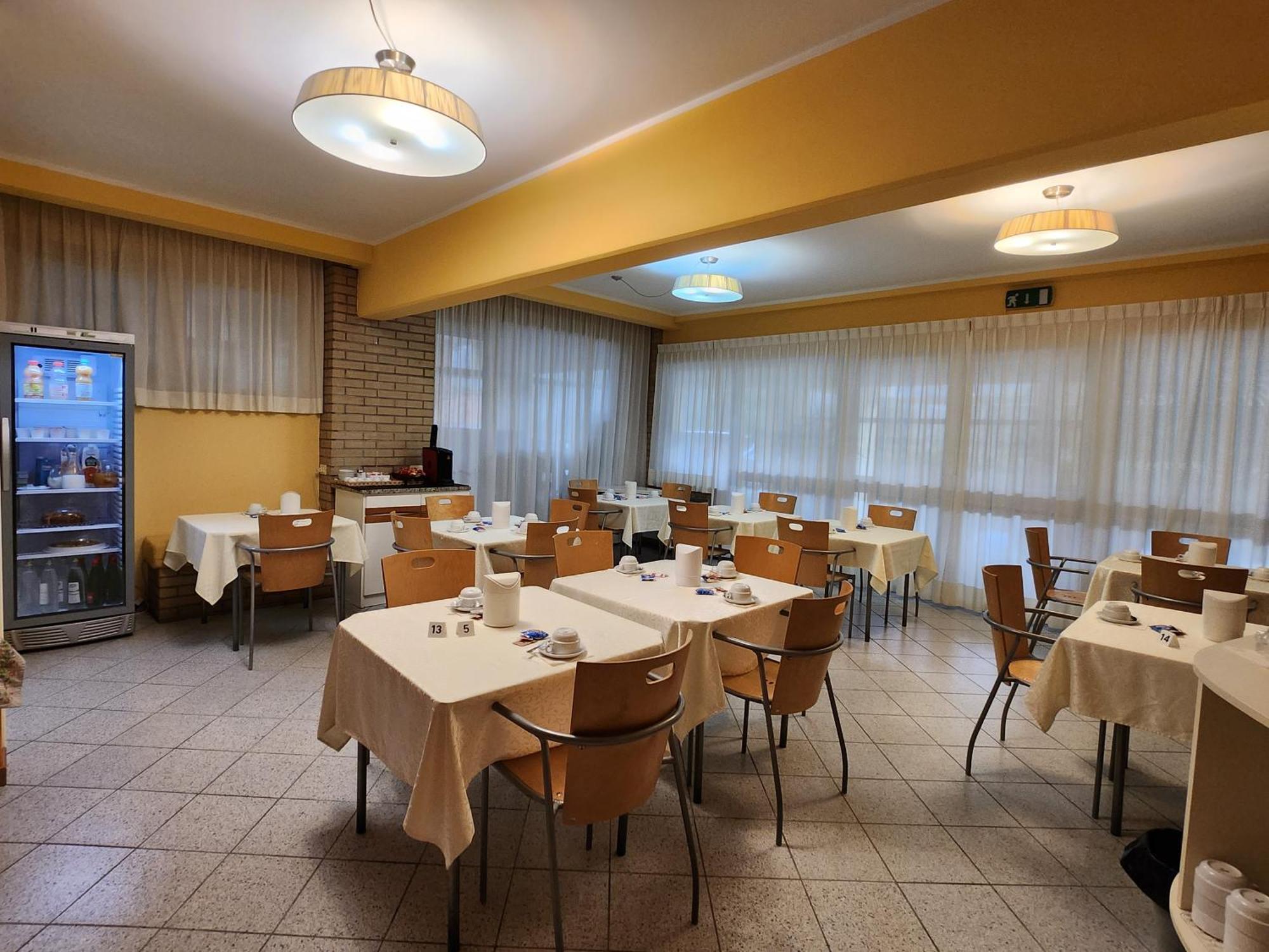 Albergo Nyers ペルージャ エクステリア 写真