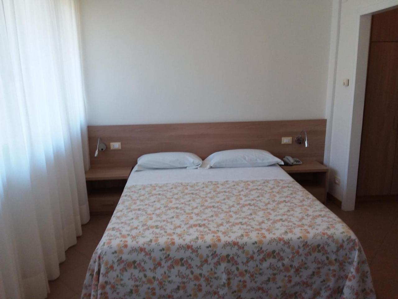 Albergo Nyers ペルージャ エクステリア 写真