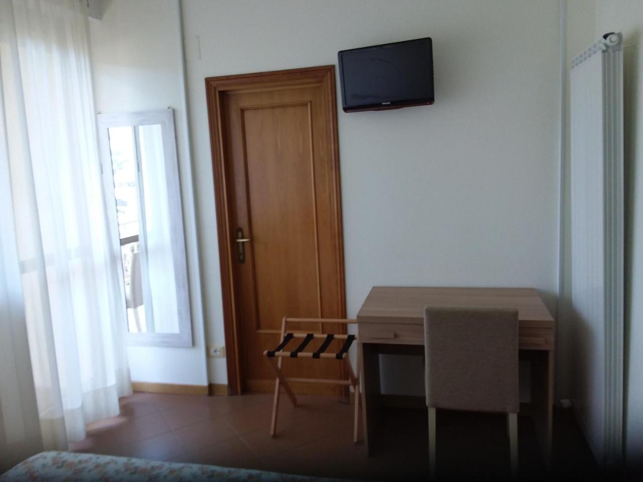 Albergo Nyers ペルージャ エクステリア 写真