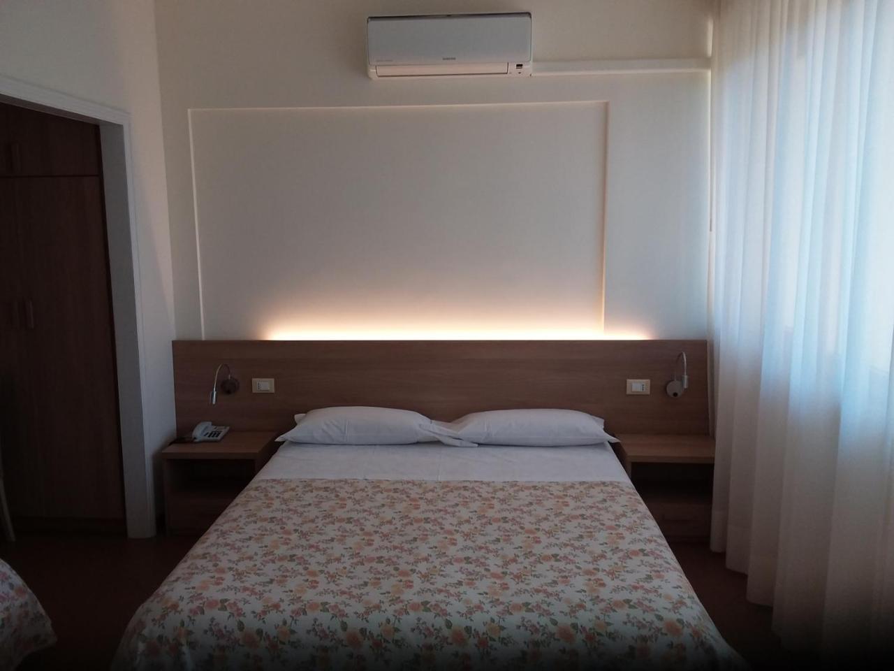 Albergo Nyers ペルージャ エクステリア 写真