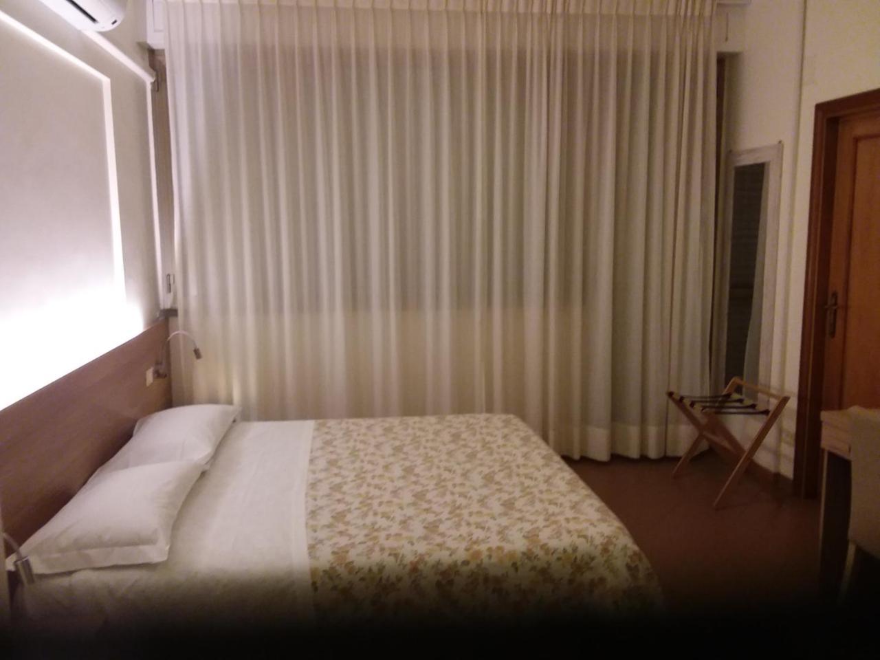 Albergo Nyers ペルージャ エクステリア 写真