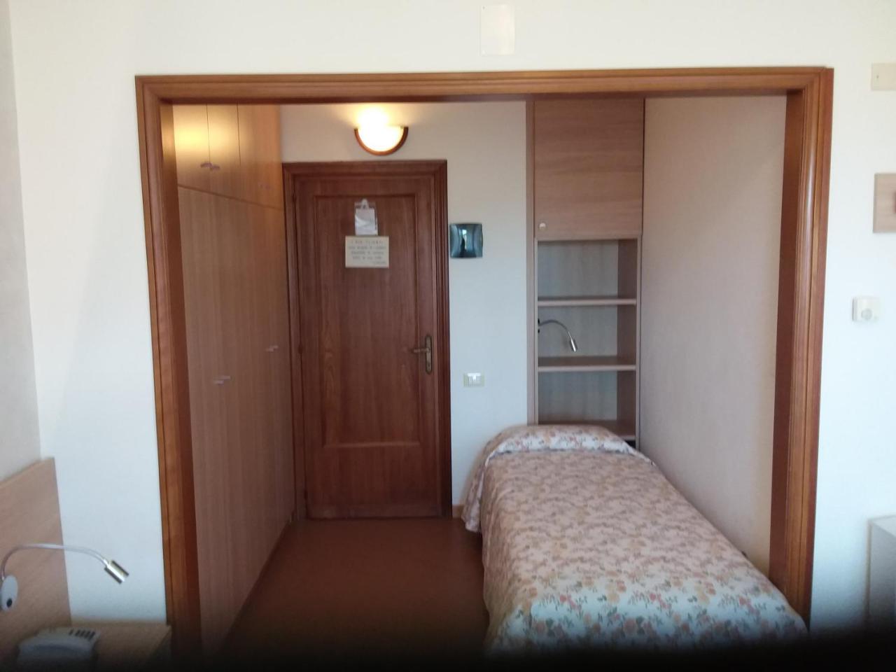 Albergo Nyers ペルージャ エクステリア 写真