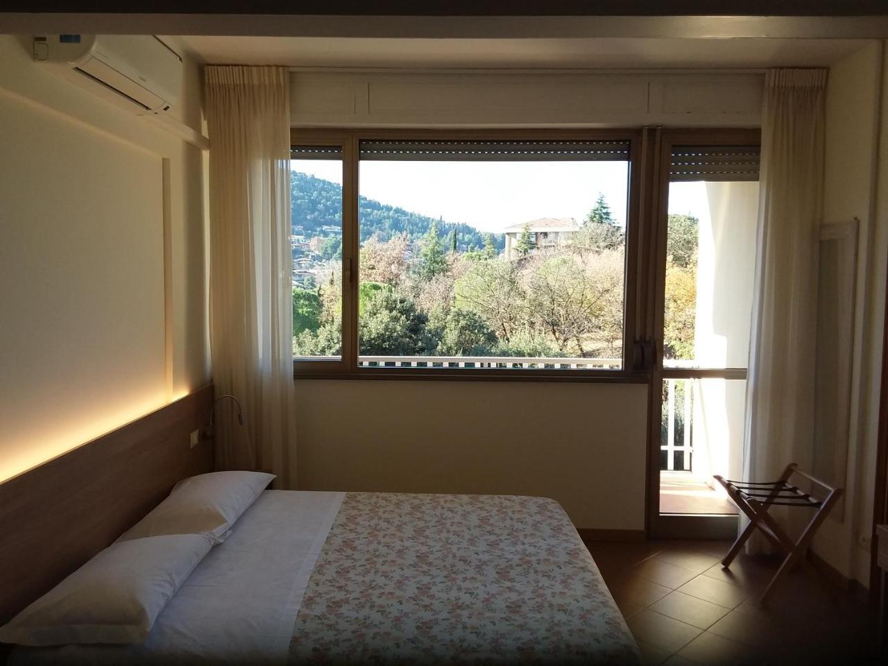 Albergo Nyers ペルージャ エクステリア 写真